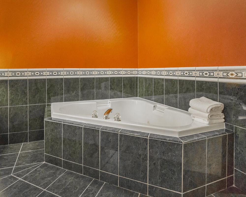 Comfort Inn & Suites South YYC Екстериор снимка