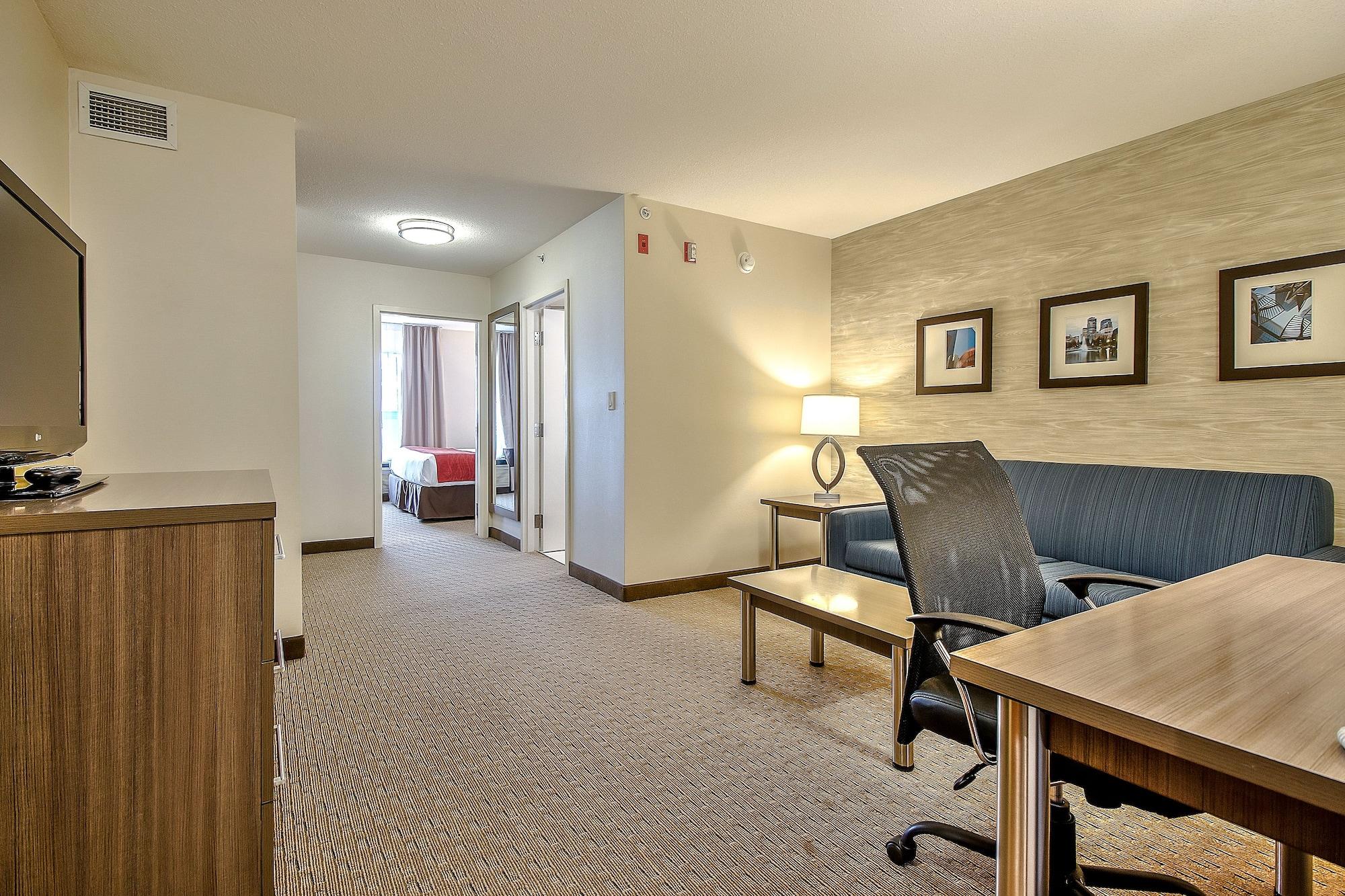 Comfort Inn & Suites South YYC Екстериор снимка