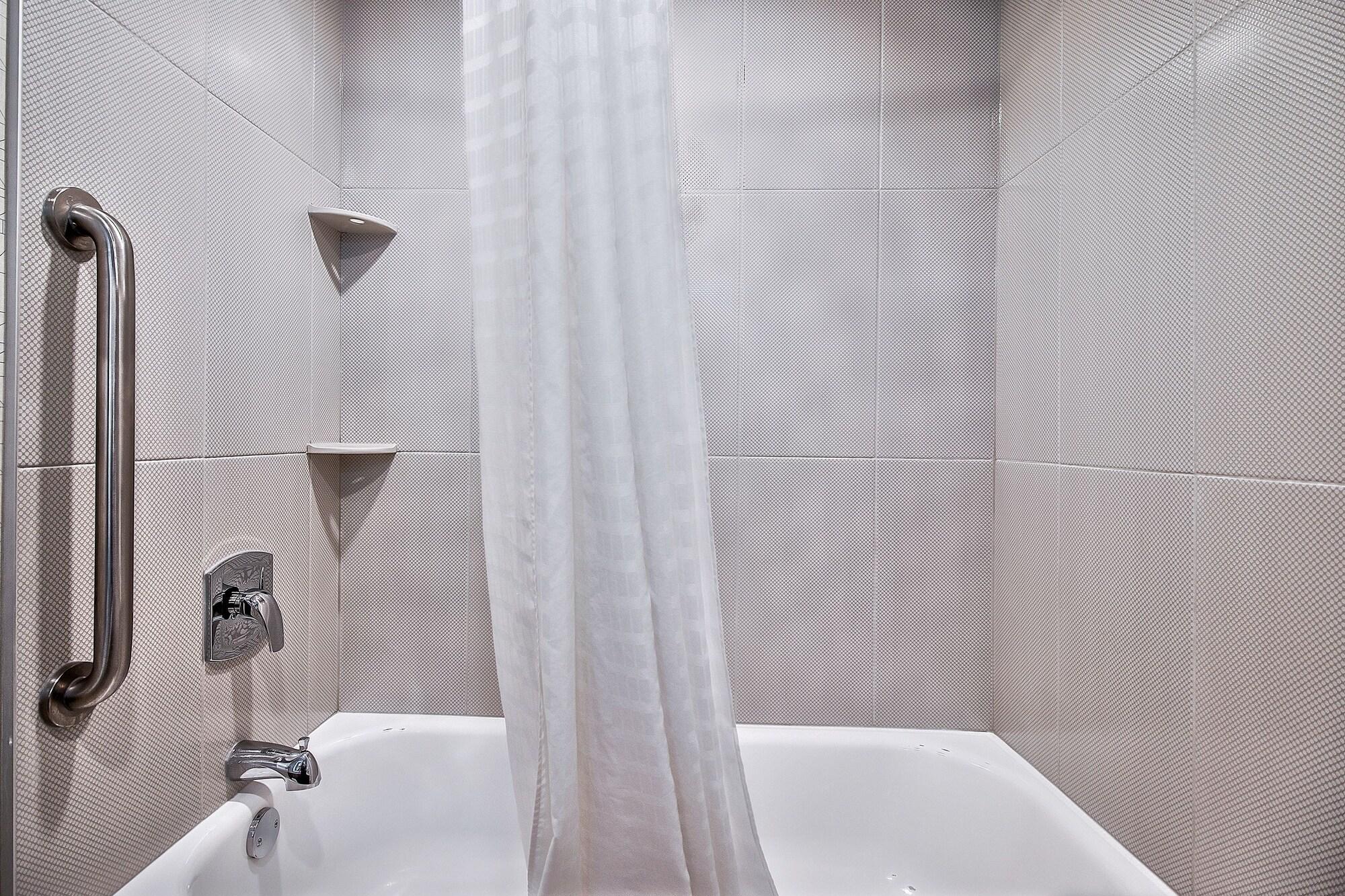 Comfort Inn & Suites South YYC Екстериор снимка