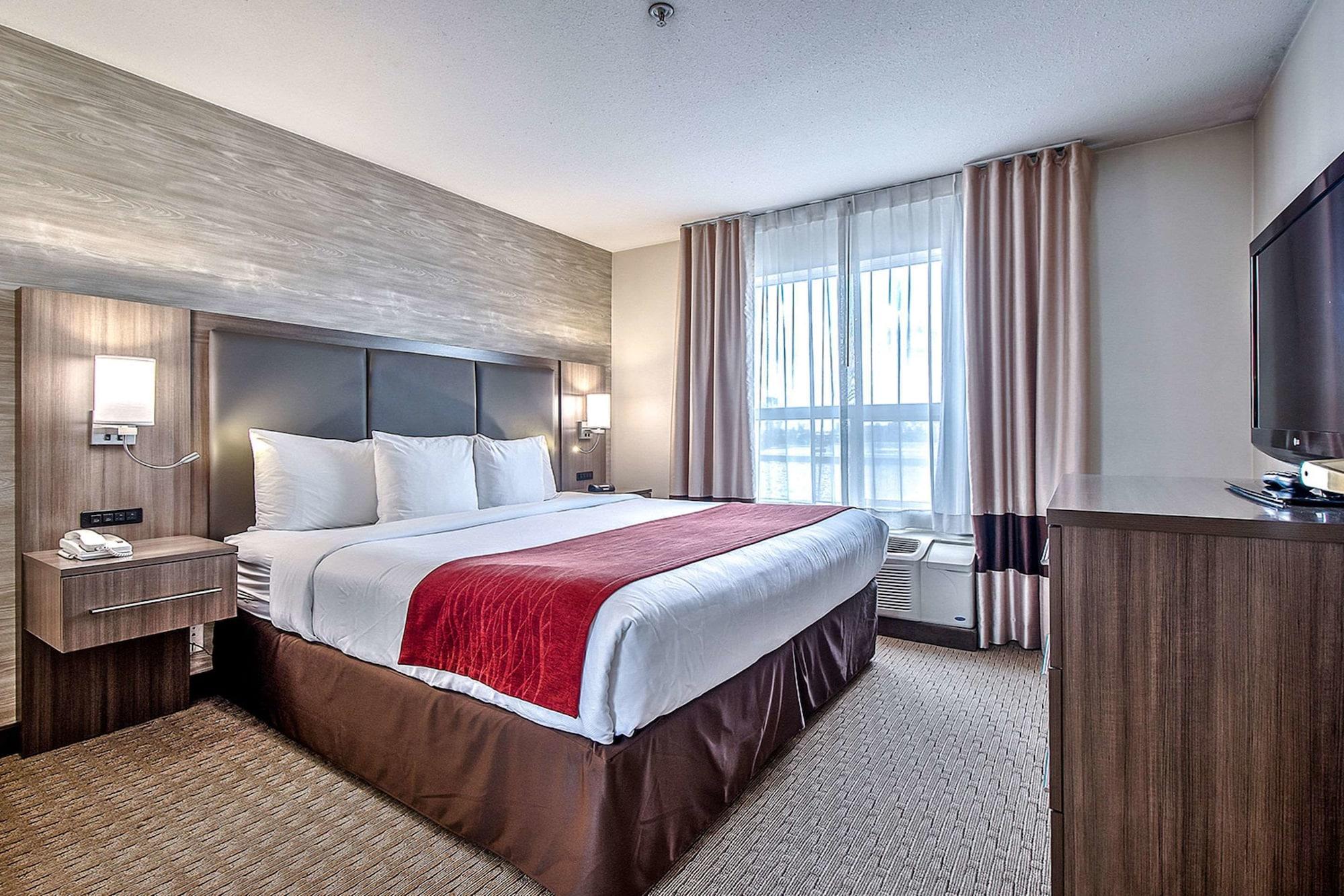 Comfort Inn & Suites South YYC Екстериор снимка