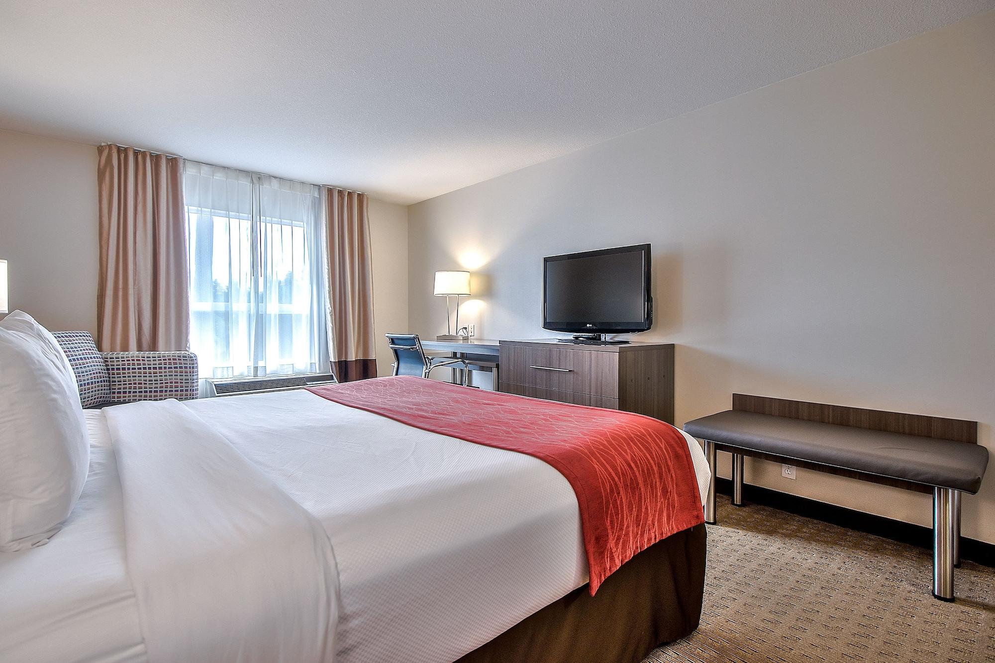 Comfort Inn & Suites South YYC Екстериор снимка
