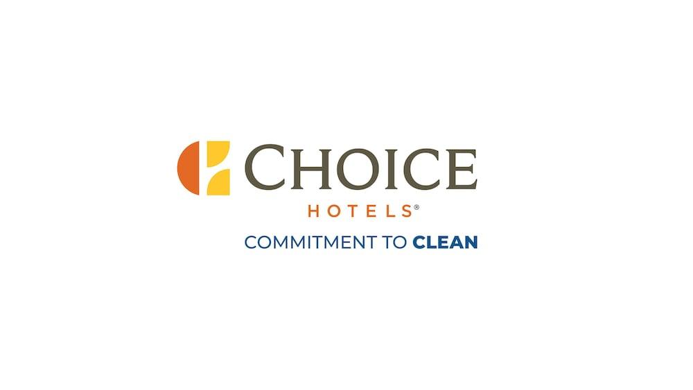 Comfort Inn & Suites South YYC Екстериор снимка