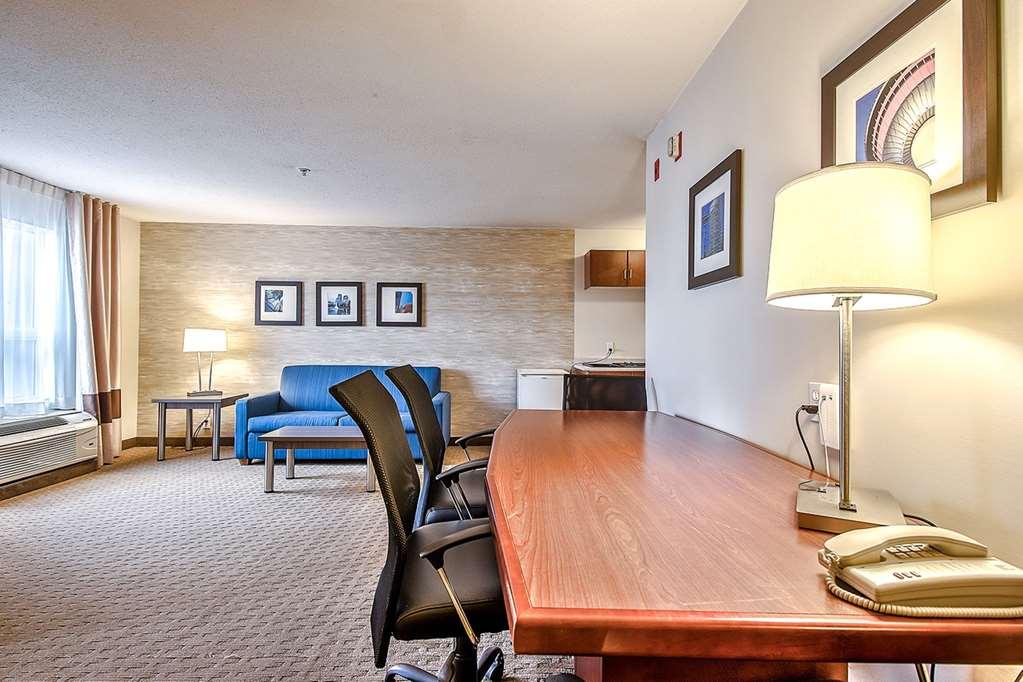 Comfort Inn & Suites South YYC Стая снимка