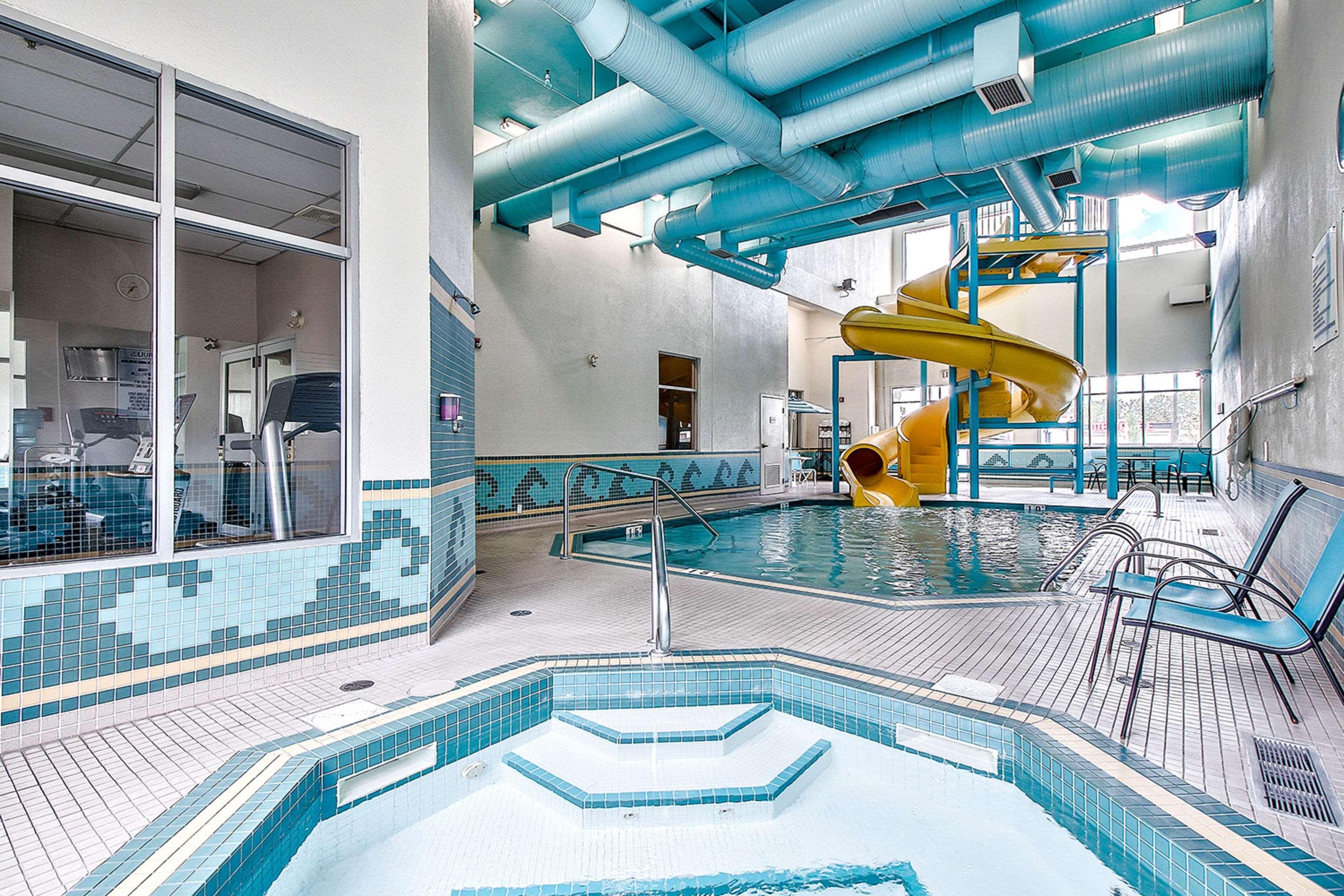 Comfort Inn & Suites South YYC Екстериор снимка