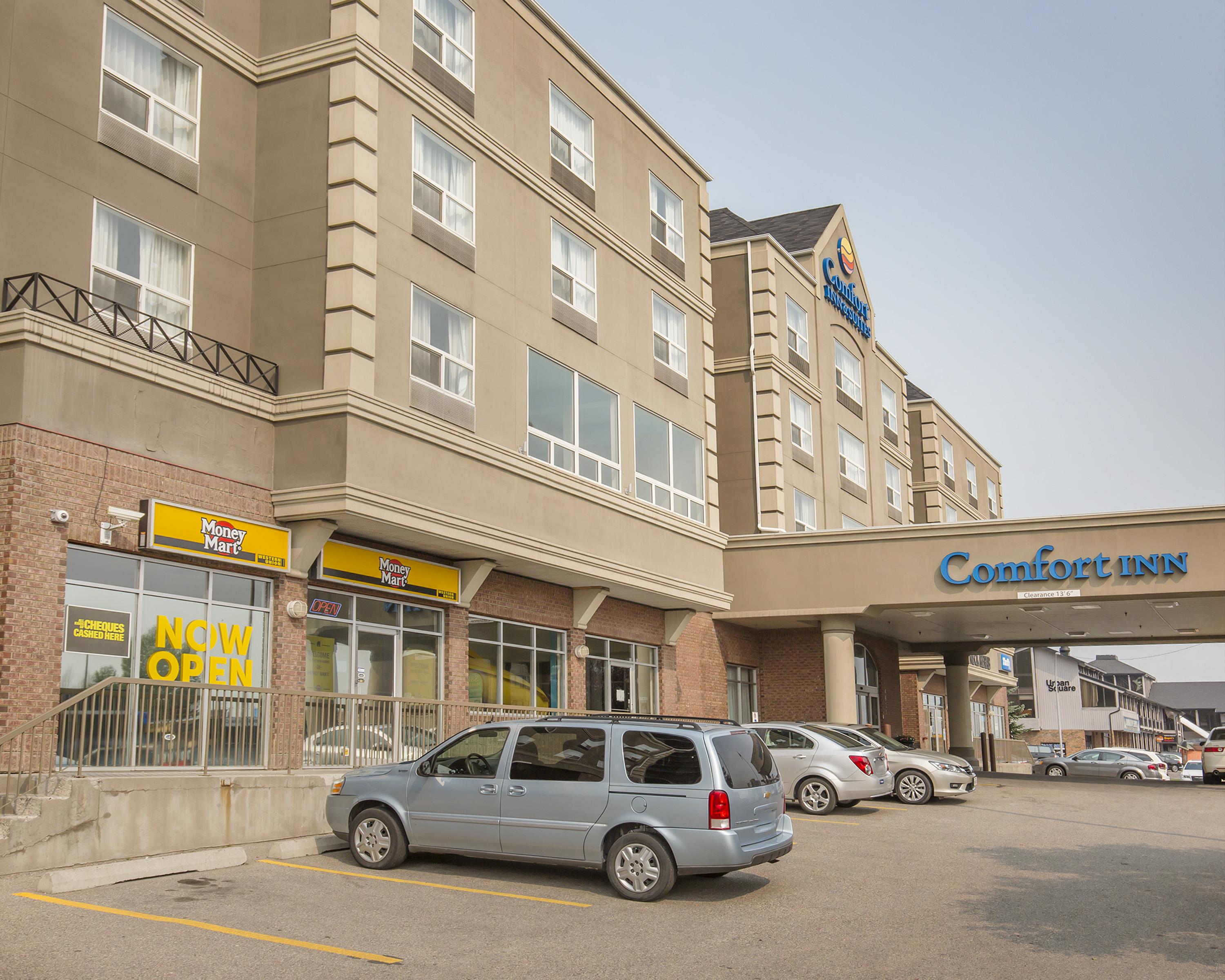 Comfort Inn & Suites South YYC Екстериор снимка