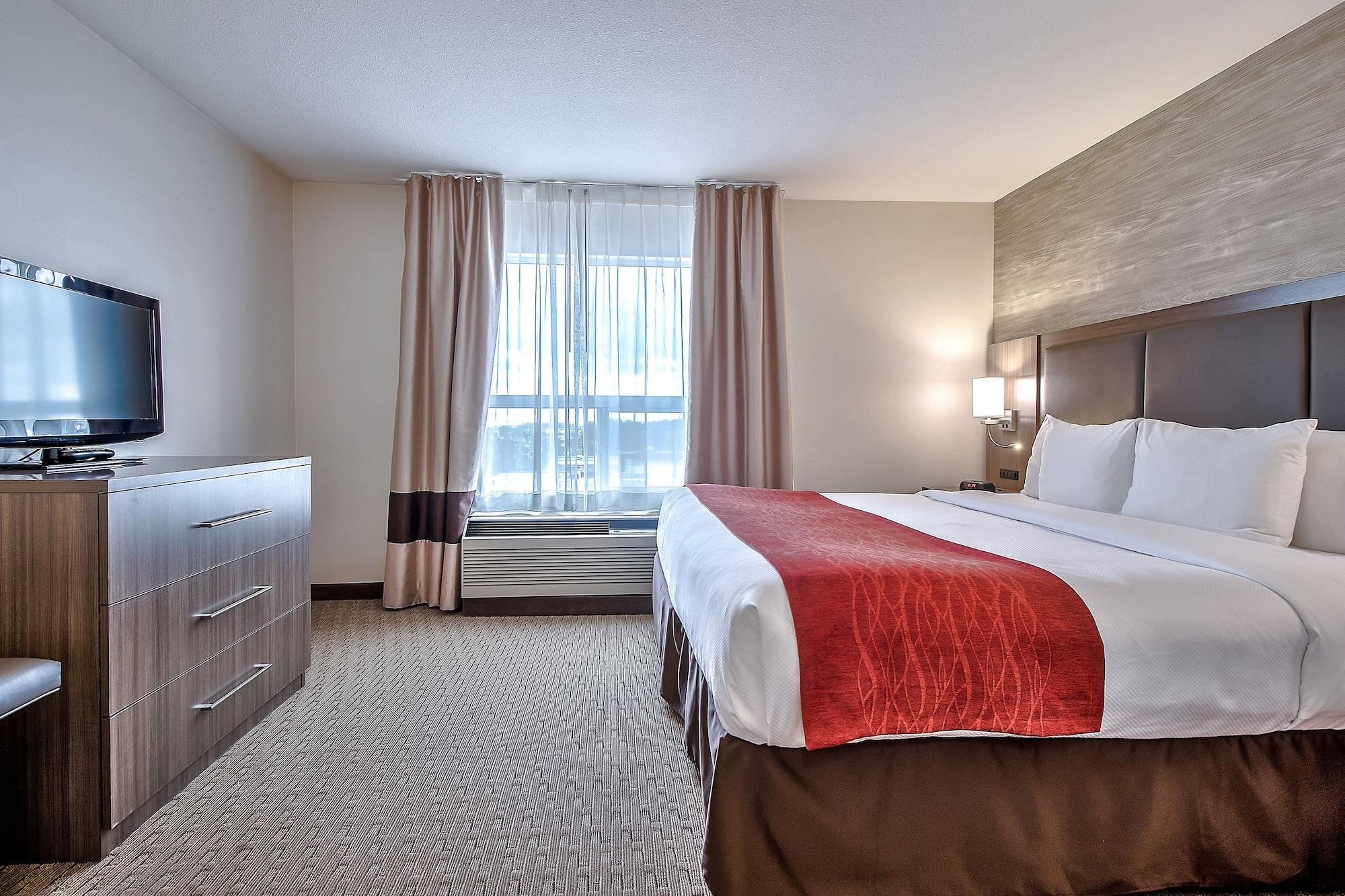 Comfort Inn & Suites South YYC Екстериор снимка