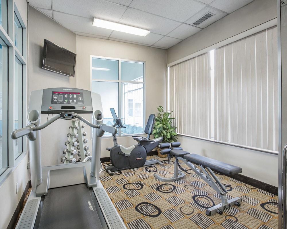 Comfort Inn & Suites South YYC Екстериор снимка